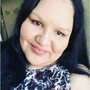 Meet your Posher, Dee